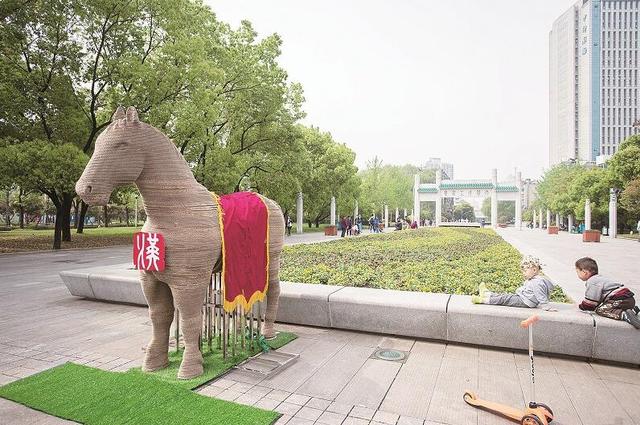 為武漢馬拉松加油 3D概念打印馬亮相武漢
武漢馬拉松,東莞馬拉松,3D打印馬,3D打印機器人,3d打印平臺,e鍵打印