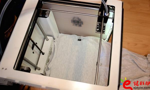 將T恤鋪在構建板上-3D打印培訓設計簡易教程 DIY個性定制自己的T恤3D打印裝飾 將T恤鋪在構建板上-3D打印培訓設計簡易教程 DIY個性定制自己的T恤3D打印裝飾